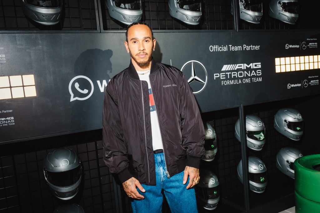 lewis-hamilton-lights-up-the-empire-state-building-at-mercedes-amg-petronas-f1-and-whatsapp-party