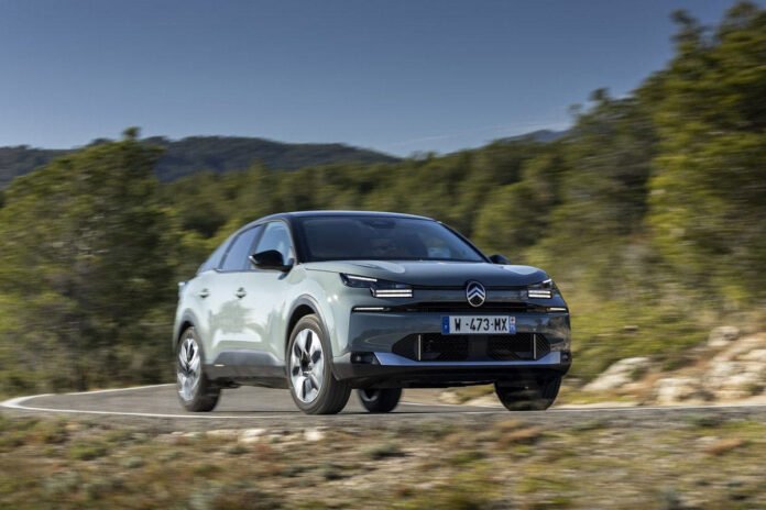 Οδηγήσαμε-στη-Βαρκελώνη-τα-νέα-citroen-c4-και-c4-x-Ποιες-είναι-οι-απίστευτες-τιμές-τους-στην-Ελλάδα