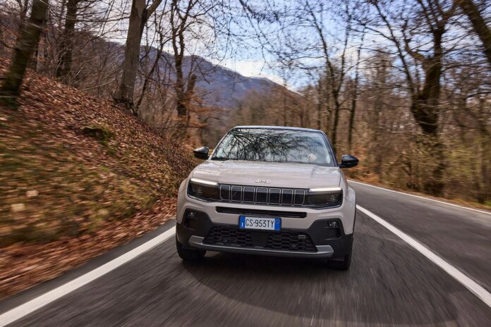 Αυτές-είναι-οι-νέες,-μειωμένες-τιμές-του-jeep-avenger-για-τις-εκδόσεις-βενζίνης-και-e-hybrid