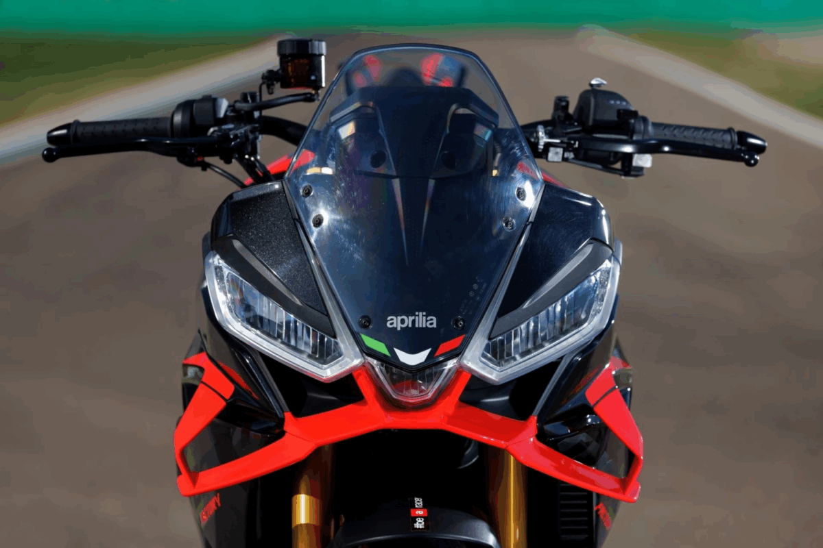 h-aprilia-μετατρέπει-τα-νέα-της-superbikes-σε-έξυπνους-“συνοδηγούς”