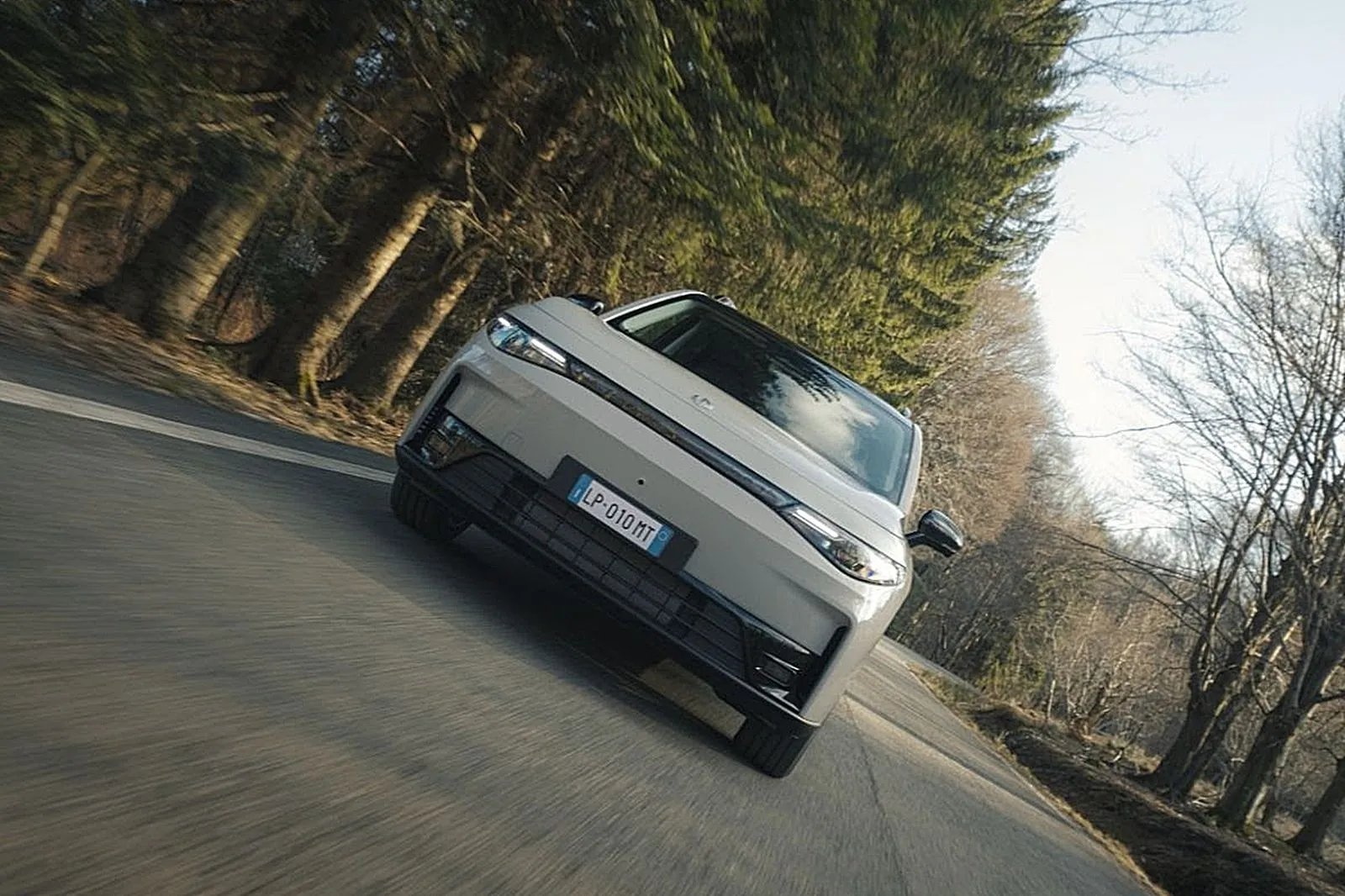 Το-εξαιρετικό-suv-leapmotor-c10,-τώρα-με-τετρακίνηση,-585-ίππους-και-μεγάλη-μπαταρία-Κάνει-0-100-χλμ/ώρα-σε-4,0”