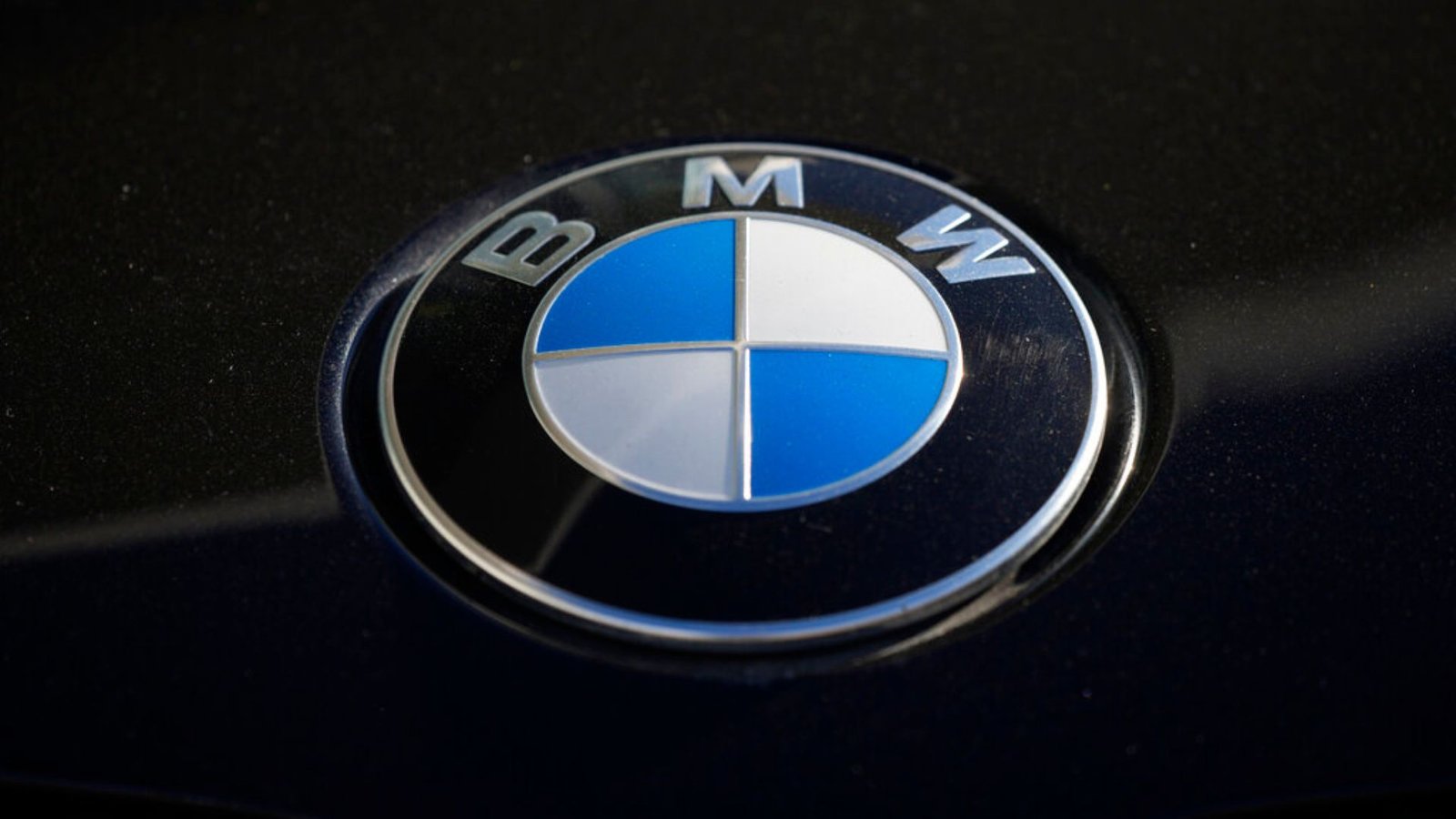 bmw:-Νέα-εποχή-με-καινοτόμα-τεχνολογία-φόρτισης-για-τα-ηλεκτρικά-μοντέλα