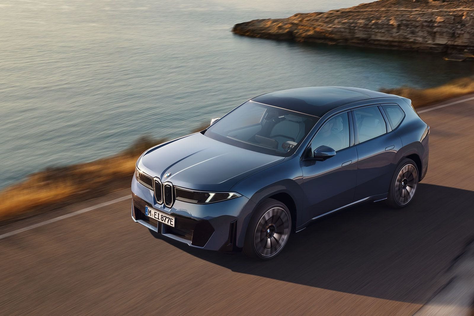 Η-bmw-παρουσιάζει-τη-νέα-ix3-με-μια-εντυπωσιακή-και-νοσταλγική-ταινία-Δείτε-το-video