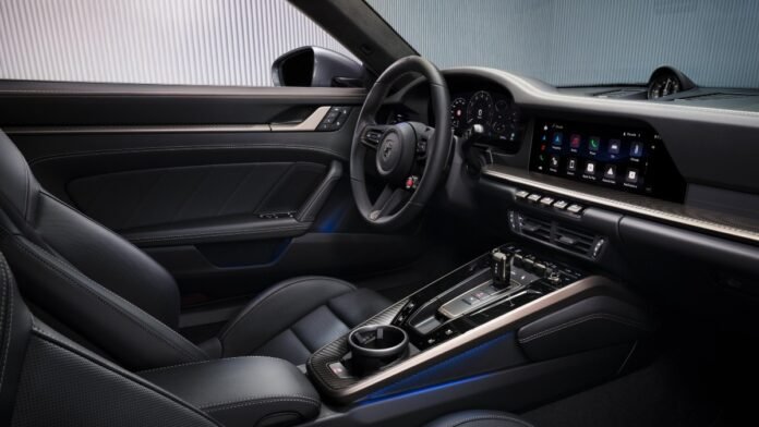 Γιατί-η-νέα-porsche-911-turbo-s-έχει-μικρόφωνα-στους-τροχούς;