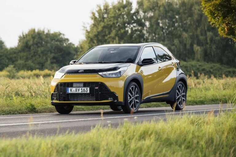 h-toyota-κάνει-“ματ”-στη-“βασική”-κατηγορία-των-suv-Το-νέο-aygo-x-hybrid-electric-αλλάζει-τους-κανόνες-με-super-τιμή