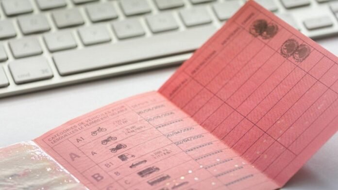 tέλος-στο-χάρτινο-δίπλωμα:-Πώς-γίνεται-άμεσα-η-αντικατάσταση