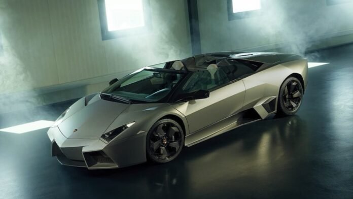 Η-lamborghini-reventon-κεντρίζει-ακόμα-τα-βλέμματα!