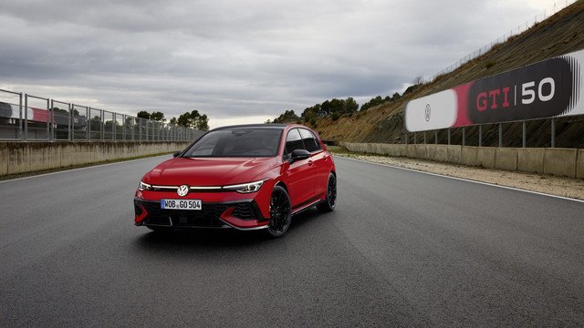 Το-επετειακό-volkswagen-golf-gti-edition-50-εντυπωσιάζει