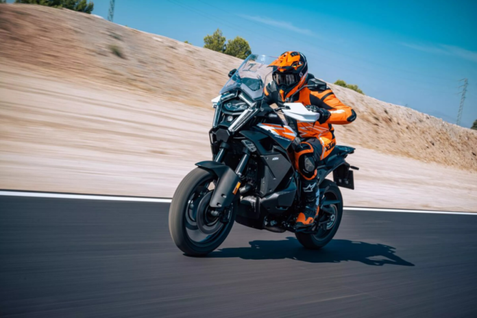 Η-ktm-σπάει-τα-όρια-με-τη-νέα-1390-super-adventure-r-των-173-ίππων