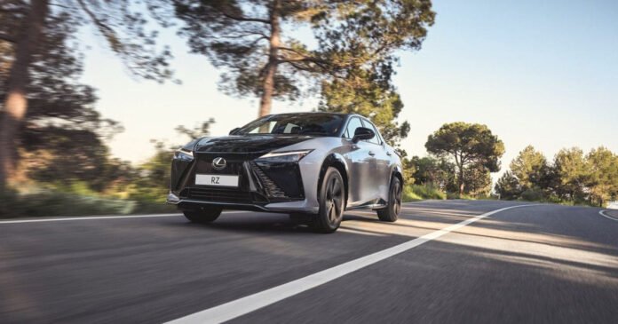 Η-lexus-“έπαθε”-hyundai-Για-πρώτη-φορά-προσομοιώνει-χειροκίνητες-αλλαγές-ταχυτήτων-σε-αμιγώς-ηλεκτρικό-suv-μοντέλο-της