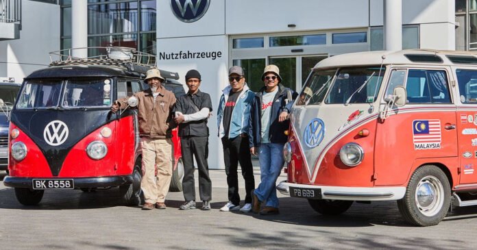 Τα-ιστορικά-vw-bulli-επιστρέφουν-στη-γενέτειρά-τους-στο-Αννόβερο,-μετά-από-ταξίδι-20.000-χιλιομέτρων