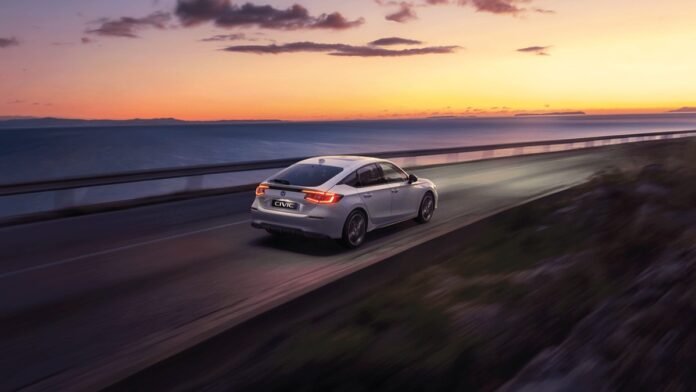 honda-civic-e:hev:-Το-hatchback-που-αντιστέκεται
