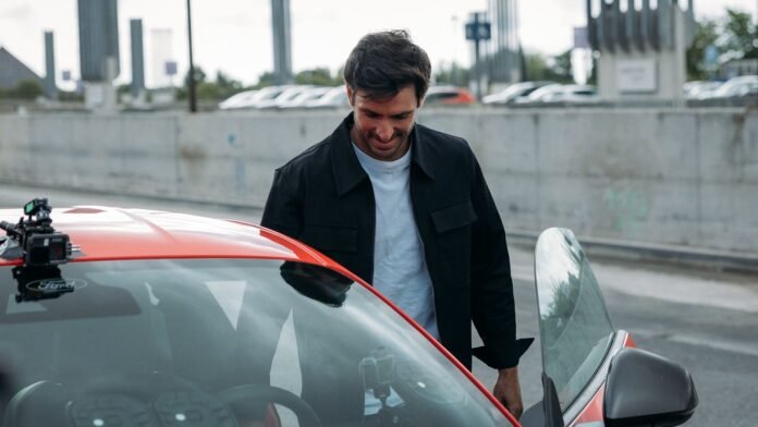 ford:-Ο-carlos-sainz-εγκαινίασε-τη-νέα-πίστα-του-ισπανικού-Γκραν-Πρι-με-ένα-mustang-dark-horse