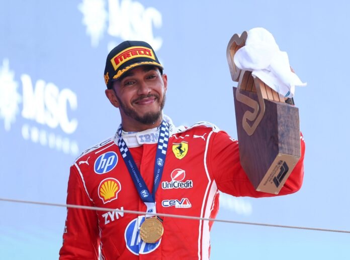 formula-1:-Η-νίκη-του-Χάμιλτον-με-τη-ferrari-είναι-το-παράδειγμα-όταν-η-υπομονή-συναντά-την-επιμονή
