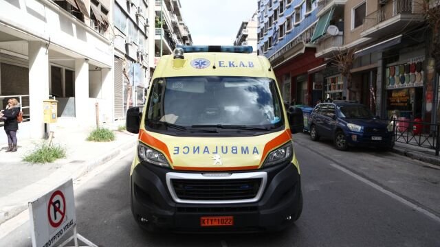 Σοβαρό-τροχαίο-στην-Καλλιθέα:-Αυτοκίνητο-συγκρούστηκε-με-μοτοσικλέτα-–-Σε-κρίσιμη-κατάσταση-ο-οδηγός-της-μηχανής