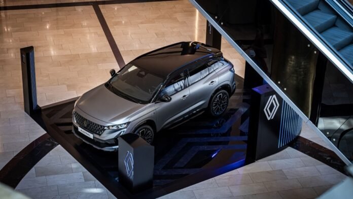 Το-renault-austral-φιλοξενείται-στο-golden-hall-έως-τα-μέσα-Ιουλίου