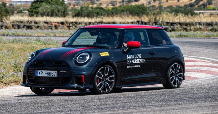 mini-john-cooper-works:-Οδηγούμε-τα-νέα-μοντέλα-στην-πίστα