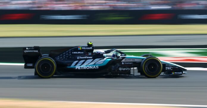 f1:-pole-για-τον-Αντονέλι-στο-Σίλβερστον-μπροστά-από-τις-ferrari