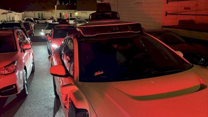tα-ρομποταξί-της-waymo-χάλασαν-τη-γιορτή-της-4ης-Ιουλίου