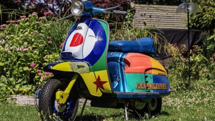 Στο-«σφυρί»-θρυλική-lambretta-του-τραγουδιστή-των-the-jam
