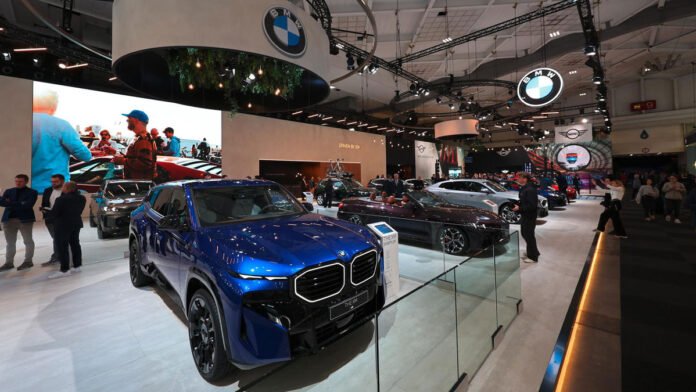 Η-bmw-ρίχνει-άκυρο-στην-Έκθεση-Αυτοκινήτου-του-Παρισίου