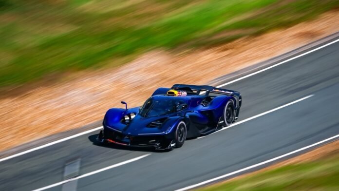Γιατί-το-πρώτο-hypercar-της-red-bull-έπρεπε-να-έχει-v10;