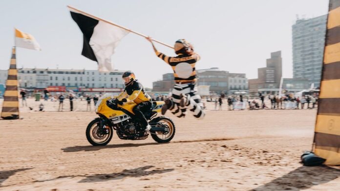 Δείτε-τη-yamaha-xsr900-gp-να-ντριφτάρει-στην-άμμο-(+video)