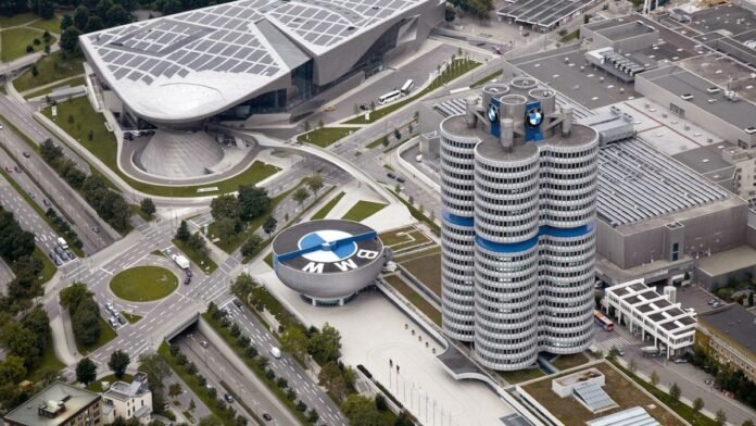 Γιατί-το-κεντρικό-κτίριο-της-bmw-στο-Μόναχο-λέγεται-«τετρακύλινδρο»;
