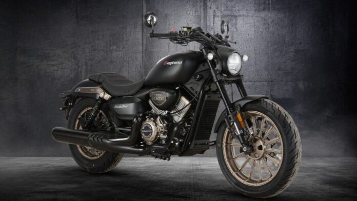 cruiser-από-την-daytona-με-v2-κινητήρα-και-ρετρό-χαρακτήρα