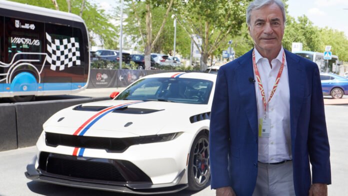 carlos-sainz-sr.:-Οδήγησε-την-πανίσχυρη-mustang-gtd-στη-νέα-πίστα-madring-της-f1