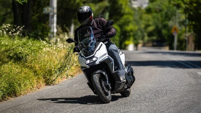 Δοκιμή:-um-motorcycles-rockville-300