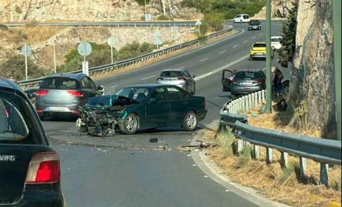 Ακόμα-ένα-τροχαίο-με-επικίνδυνες-συνέπειες-στη-Λεωφόρο-Αθηνών–Σουνίου!