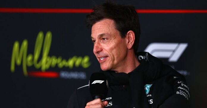 Ο-toto-wolff-επιβεβαιώνει:-Η-formula-1-επιστρέφει-στους-v8-με-κατανομή-ισχύος-80:20