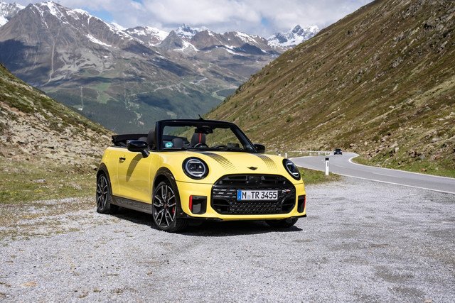 mini-john-cooper-works-cabrio:-Κορυφαίες-επιδόσεις-με-ανοιχτή-οροφή
