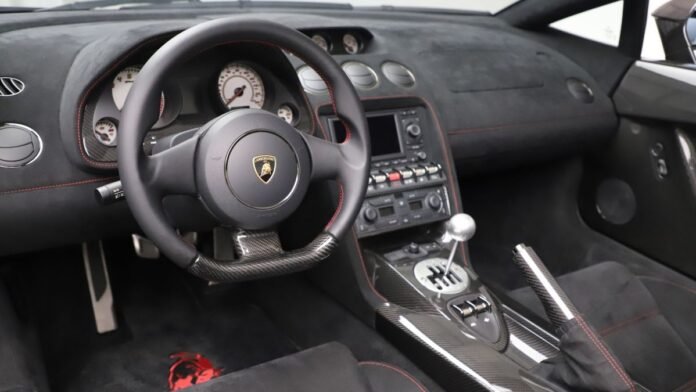 lamborghini:-Οι-πελάτες-θέλουν-τρίτο-πεντάλ-και-λεβιέ,-η-εταιρεία;