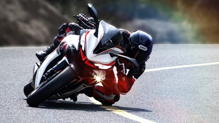 Καυτή-supersport-από-την-zontes-με-τρικύλινδρο-κινητήρα