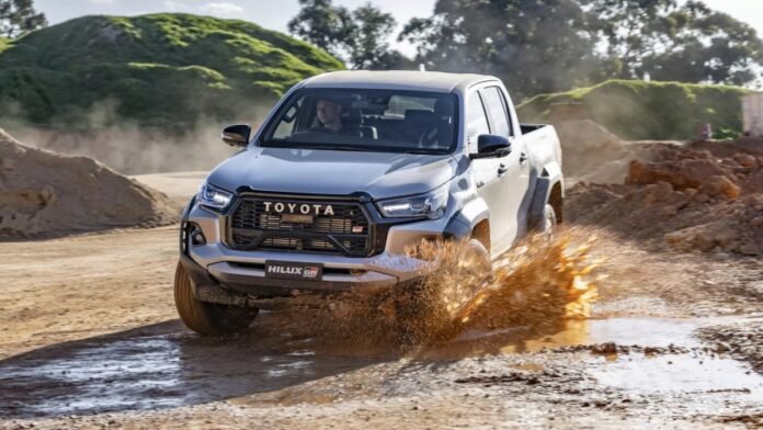 Δείτε-ένα-φορτωμένο-toyota-hilux-να-ρυμουλκεί-τρέιλερ-σε-απίθανο-σημείο!-(+video)