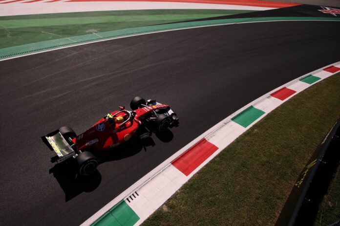 f1-–-o-lewis-hamilton-εναντίον-της-ferrari:-«εδώ-δεν-υπάρχουν-κανόνες»