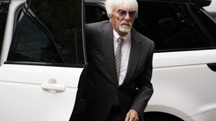 formula-1:-Περιπέτεια-για-τον-Μπέρνι-Έκλεστοουν-με-αδήλωτο-όπλο-στο-ιδιωτικό-του-αεροσκάφος