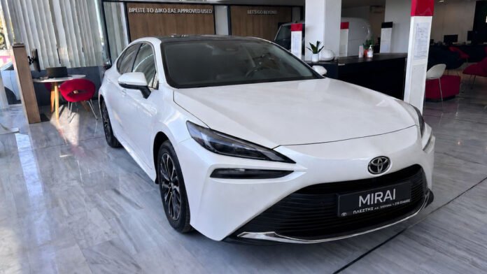 Τρία-είναι-τα-υδρογονοκίνητα-toyota-mirai-που-κυκλοφορούν-στην-Ελλάδα