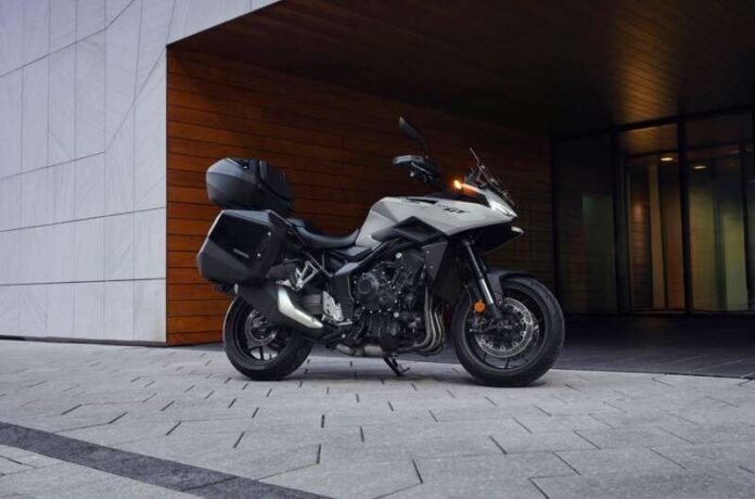 Όλος-ο-κόσμος-της-honda-σε-ένα-περίπτερο-με-ειδικές-τιμές-για-δύο-ημέρες