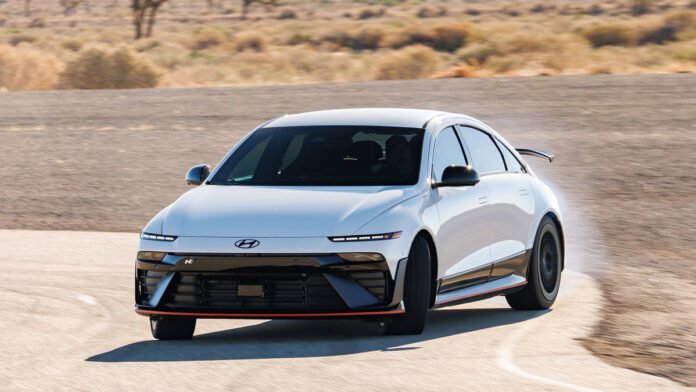 Η-hyundai-θέλει-να-δώσει-μεγαλύτερη-αίσθηση-«καυτών»-βενζινοκίνητων-στα-ηλεκτρικά-της
