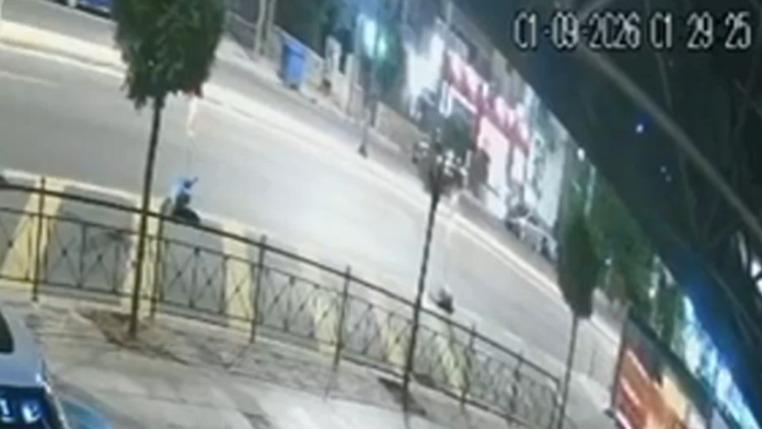Ανατροπή-στο-τροχαίο-στη-Λ.-Αλεξάνδρας-–-Η-μοτοσυκλέτα-με-τις-κοπέλες-έκανε-αναστροφή