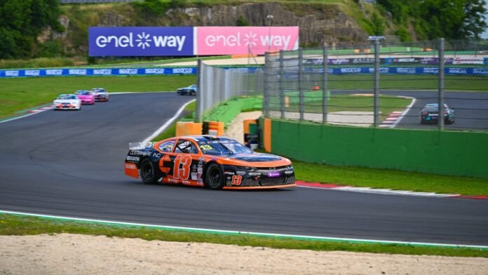euronascar:-Στην-Ιταλία-οι-πιο-κρίσιμοι-αγώνες-για-τον-Θωμά-Κρασώνη