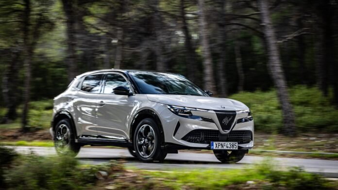Δοκιμή:-alfa-romeo-junior-ibrida-q4-145-hp-edct6
