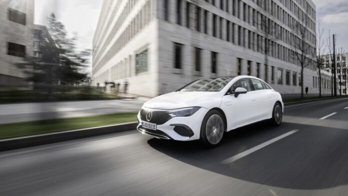 Σε-γνωστά-σχεδιαστικά-χνάρια-η-νέα-mercedes-benz-e-class-electric