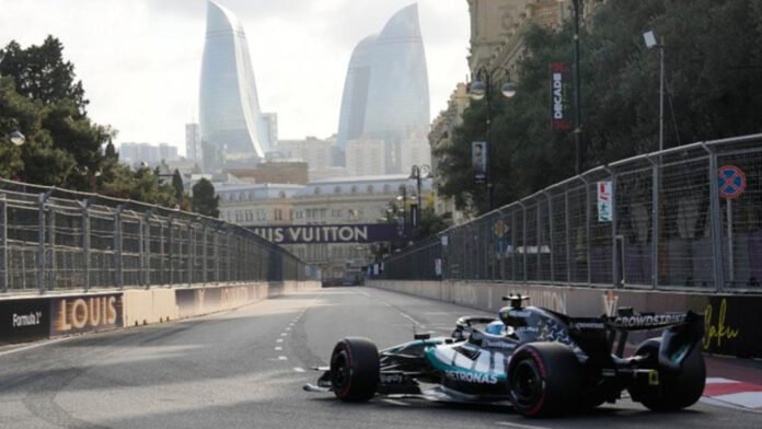 formula-1:-Διέλυσε-τον-ανταγωνισμό-και-κατέκτησε-την-pole-position-στο-Μπακού-ο-Ράσελ