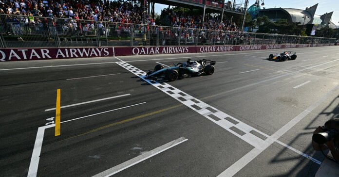 formula-1:-Ο-Ράσελ-πήρε-τη-νίκη-στο-Μπακού,-δεύτερος-ο-Φερστάπεν-και-ο-Χάντζαρ-ξανά-στο-βάθρο