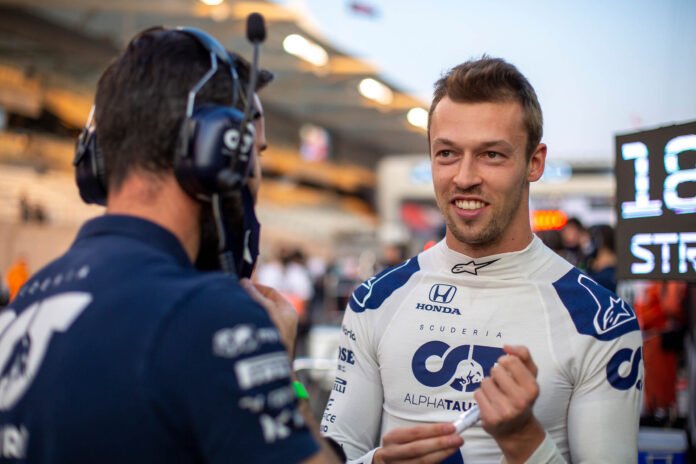 f1:-Ο-daniil-kvyat-οδηγεί-τον-προσομοιωτή-της-alpine