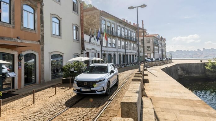 honda-cr-v:-Η-επιβλητική-πλευρά-ενός-premium-suv